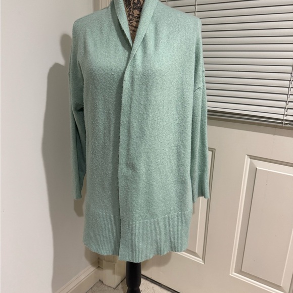 Tahari Sweaters - Tahari Light sage see Green Women's Cardigan size s/m. Feels like cashmere